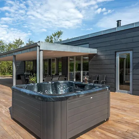 Hiorulf - 1-4km From The Sea By Interhome